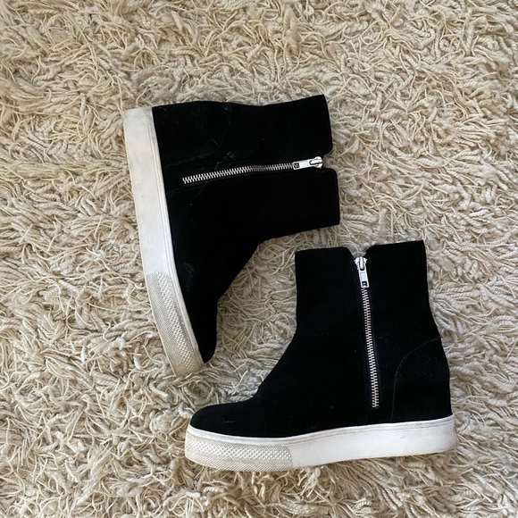 STEVE MADDEN WANDA - BLACK SUEDE FUR-LINED PLATFORM/HIDDEN WEDGE SNEAKER BOOTIE - Picture 2 of 10